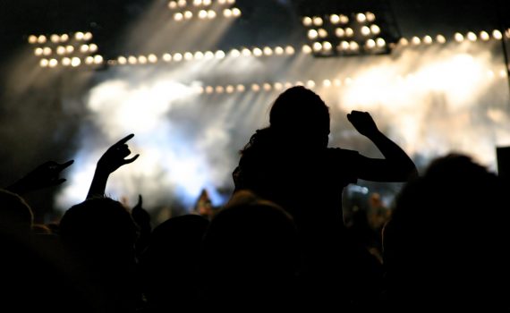 HS: "Ehkä luolamies sisällämme käskee palvomaan Cheekiä"