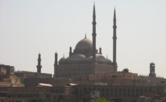 Kristityt ja muslimit rymyävät yhdessä Egyptissä